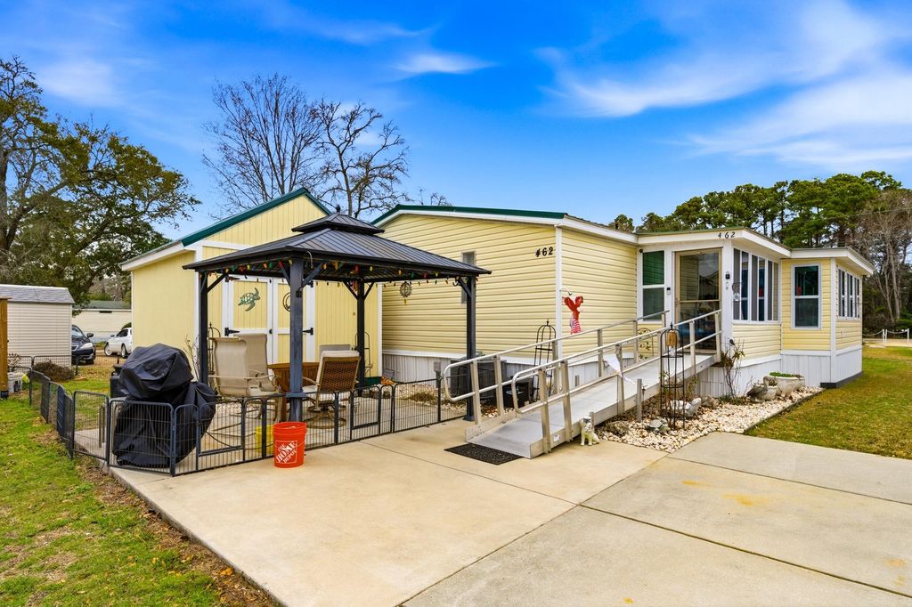 462 Oak Ave., Murrells Inlet, SC 29576