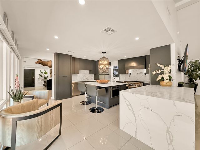 210 Bayside Dr, Corpus Christi, TX 78411