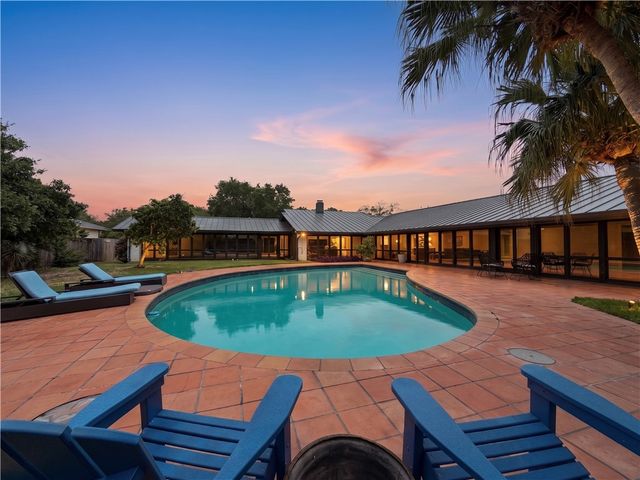 210 Bayside Dr, Corpus Christi, TX 78411