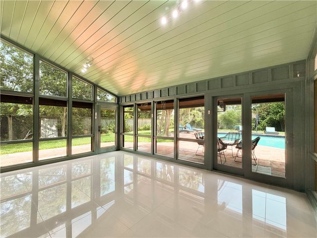 210 Bayside Dr, Corpus Christi, TX 78411
