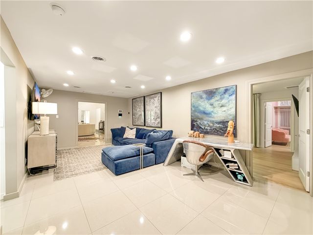 210 Bayside Dr, Corpus Christi, TX 78411