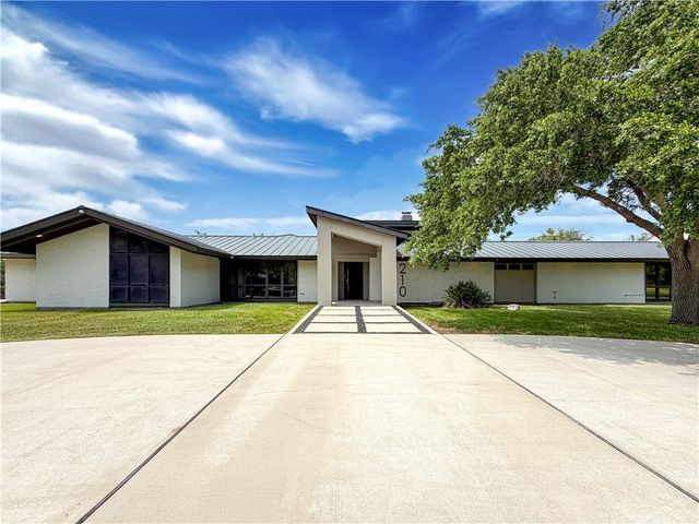 210 Bayside Dr, Corpus Christi, TX 78411