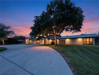 210 Bayside Dr, Corpus Christi, TX 78411