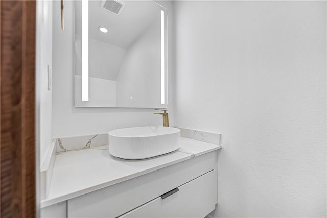 1103 Emilia Avenue, Lowell, AR 72745