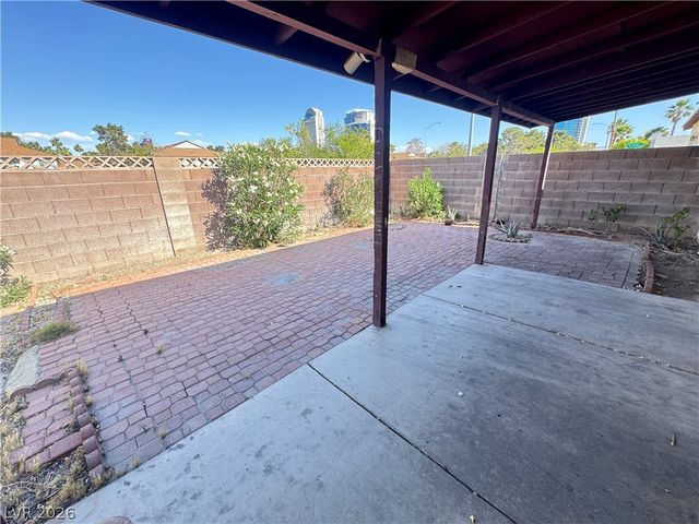 3932 Calle Mirador, Las Vegas, NV 89103