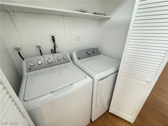 3932 Calle Mirador, Las Vegas, NV 89103