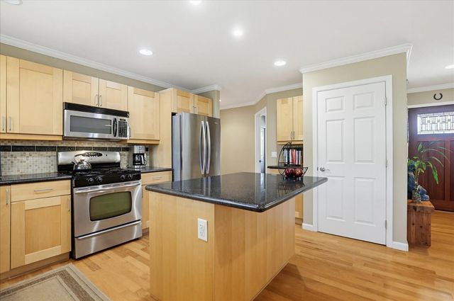 12316 Torrey Pines Dr, Auburn, CA 95602