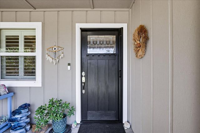 12316 Torrey Pines Dr, Auburn, CA 95602