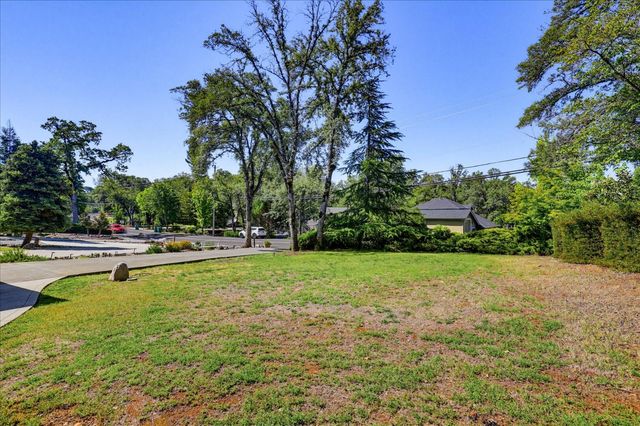 12316 Torrey Pines Dr, Auburn, CA 95602