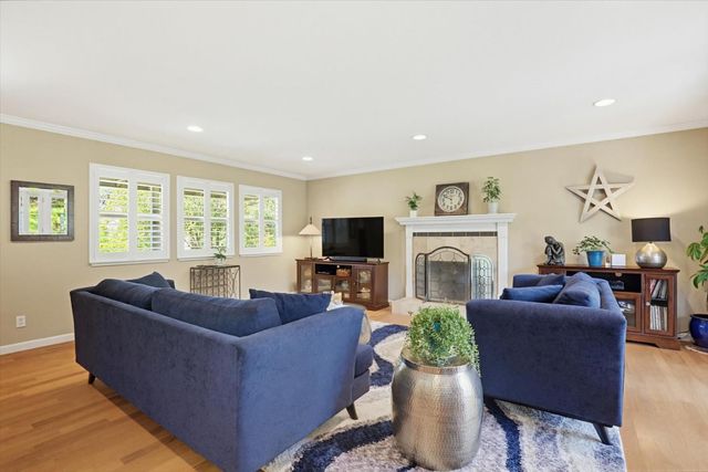 12316 Torrey Pines Dr, Auburn, CA 95602