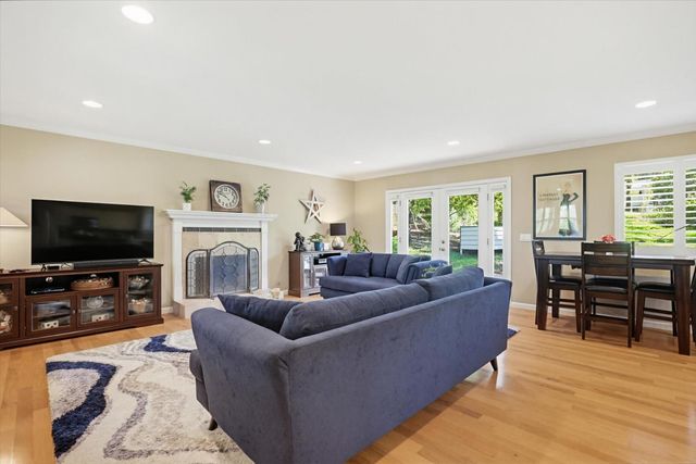 12316 Torrey Pines Dr, Auburn, CA 95602