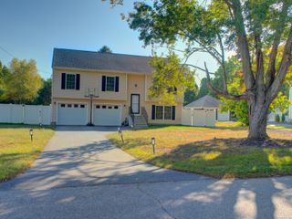 13 Dock Road, Montville, CT 06382