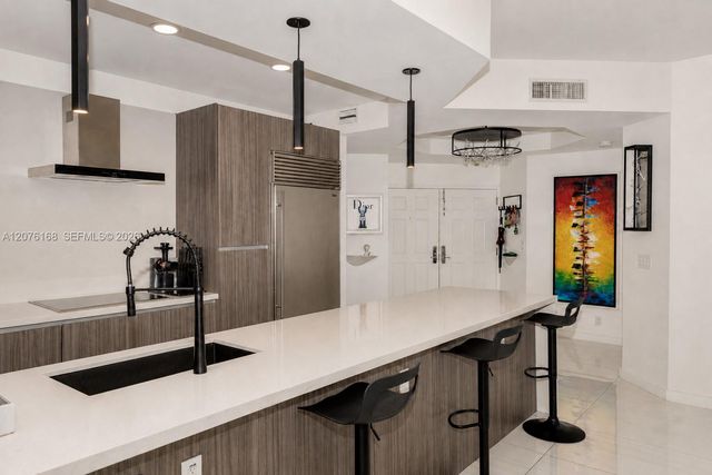 3700 Island Boulevard C402, Aventura, FL 33160