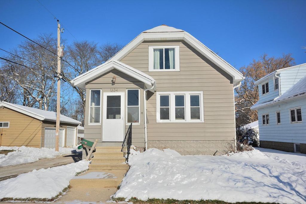 1634 Chestnut STREET, South Milwaukee, WI 53172