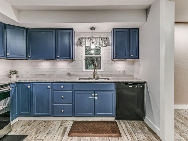 1218 W Noble Avenue, Guthrie, OK 73044
