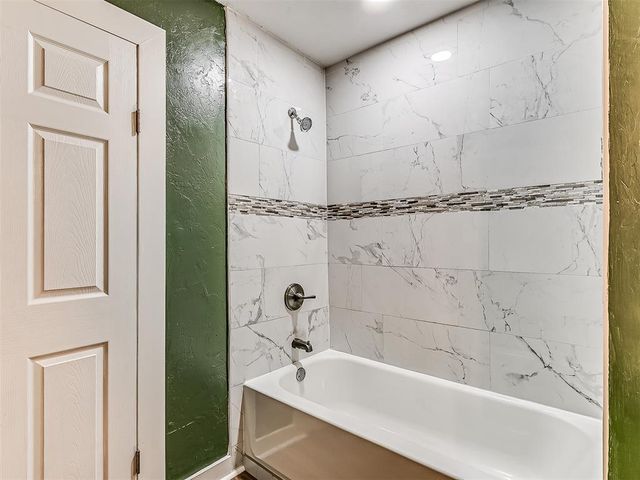 1218 W Noble Avenue, Guthrie, OK 73044