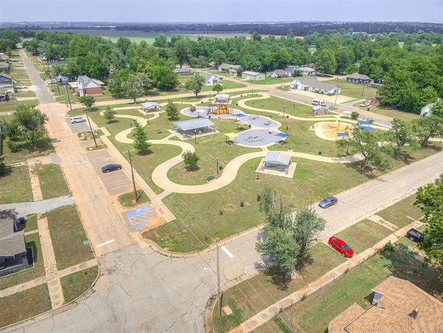 1218 W Noble Avenue, Guthrie, OK 73044