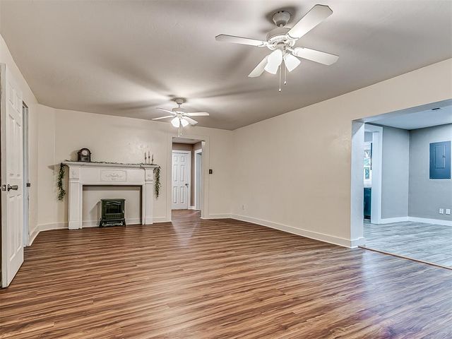 1218 W Noble Avenue, Guthrie, OK 73044
