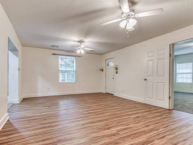 1218 W Noble Avenue, Guthrie, OK 73044