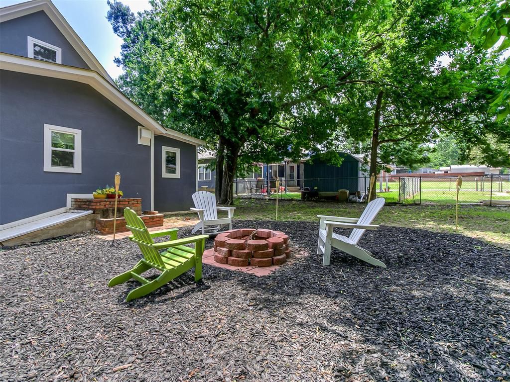 1218 W Noble Avenue, Guthrie, OK 73044