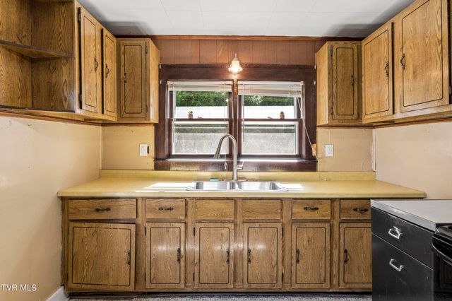 1020 Charity Hill Road, Elizabethton, TN 37643
