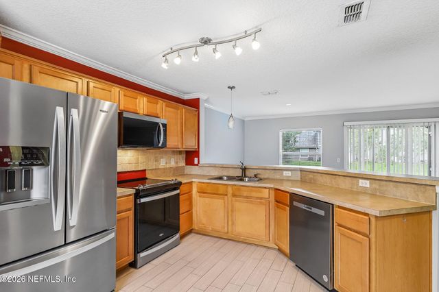 1665 VINELAND Circle B, Fleming Island, FL 32003