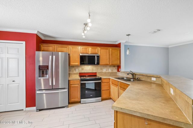 1665 VINELAND Circle B, Fleming Island, FL 32003