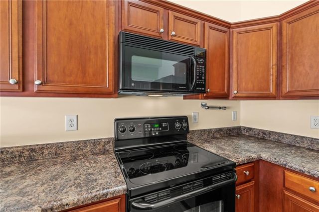 3925 Parkview Court, Winston-salem, NC 27127