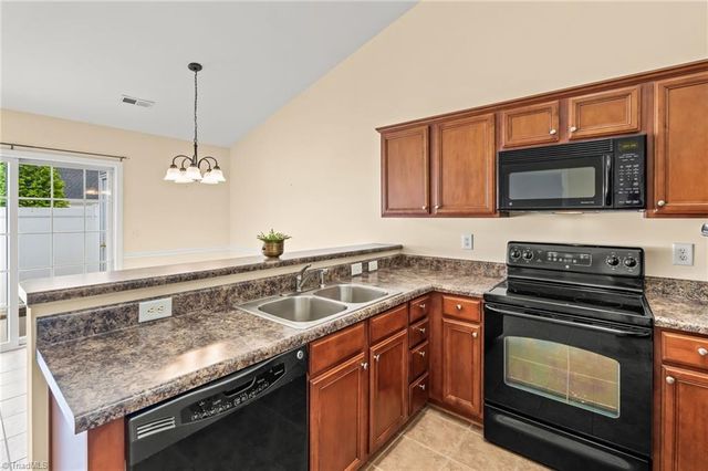 3925 Parkview Court, Winston-salem, NC 27127