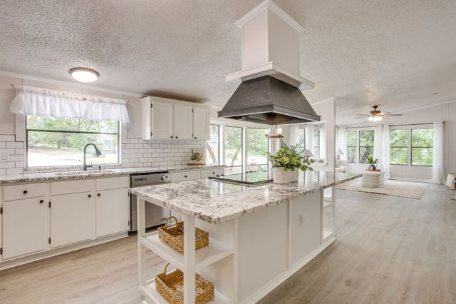 2600 Houston Court, Granbury, TX 76048