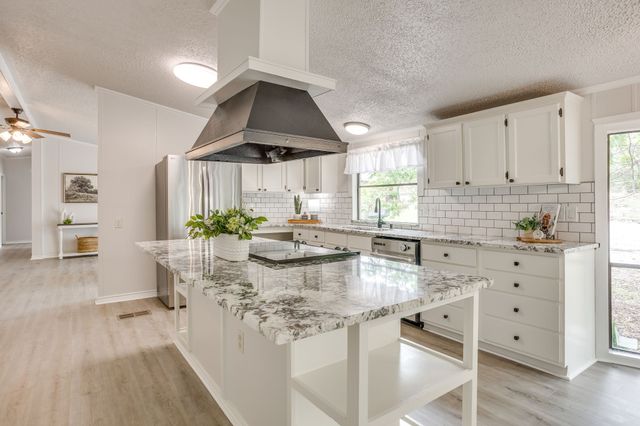 2600 Houston Court, Granbury, TX 76048