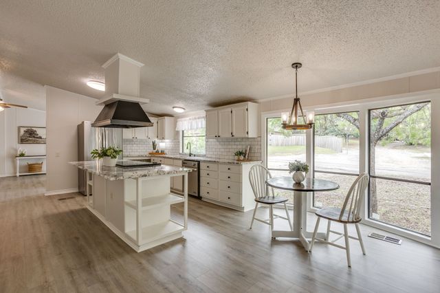 2600 Houston Court, Granbury, TX 76048