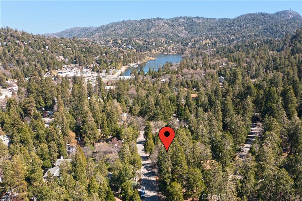 Image 13 of property listing at 23915 Wildwood, Crestline, CA 92325