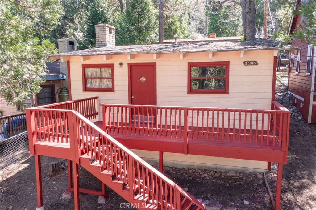 Image 15 of property listing at 23915 Wildwood, Crestline, CA 92325