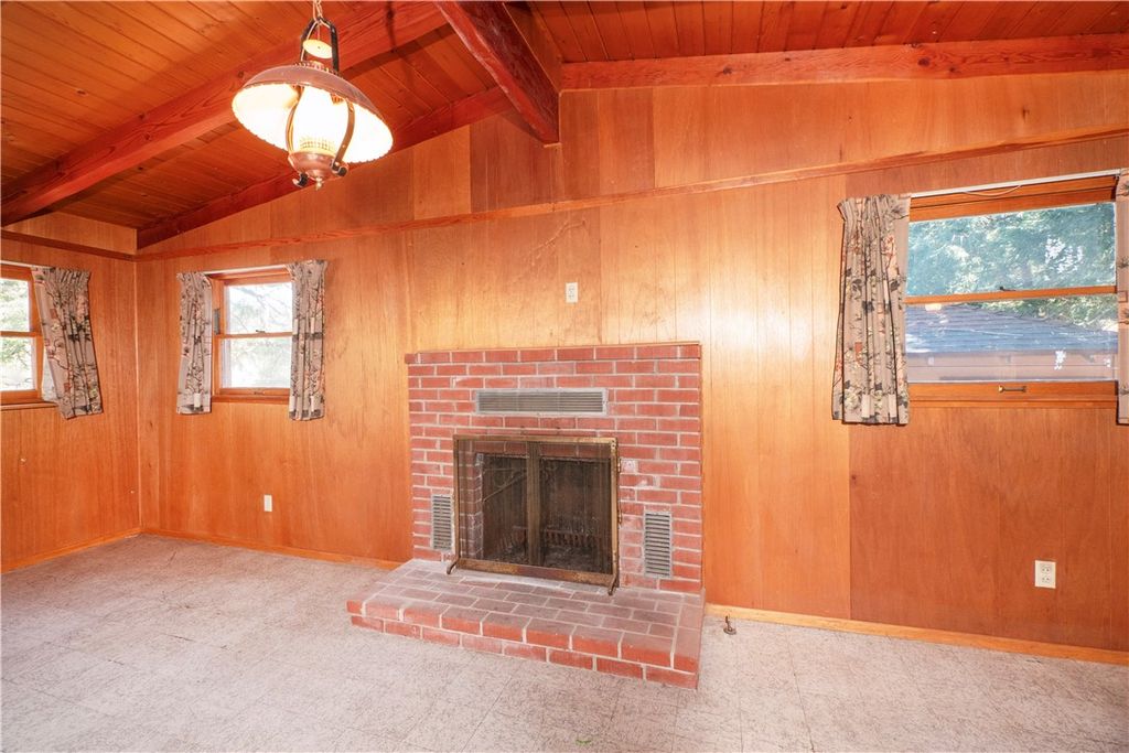 Image 18 of property listing at 23915 Wildwood, Crestline, CA 92325