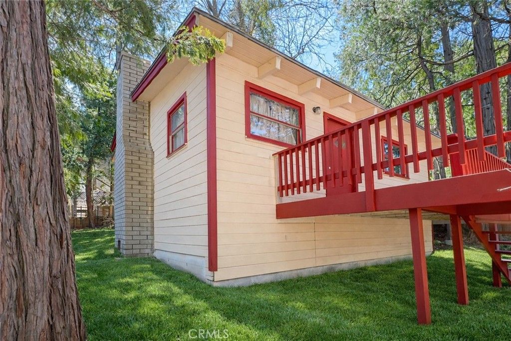 Image 2 of property listing at 23915 Wildwood, Crestline, CA 92325