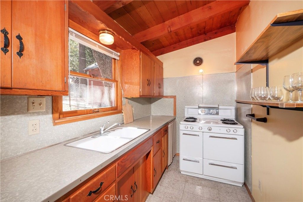 Image 20 of property listing at 23915 Wildwood, Crestline, CA 92325