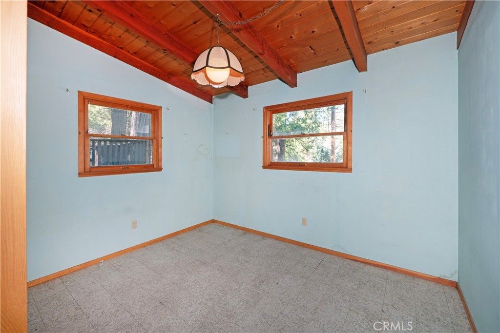 Image 22 of property listing at 23915 Wildwood, Crestline, CA 92325