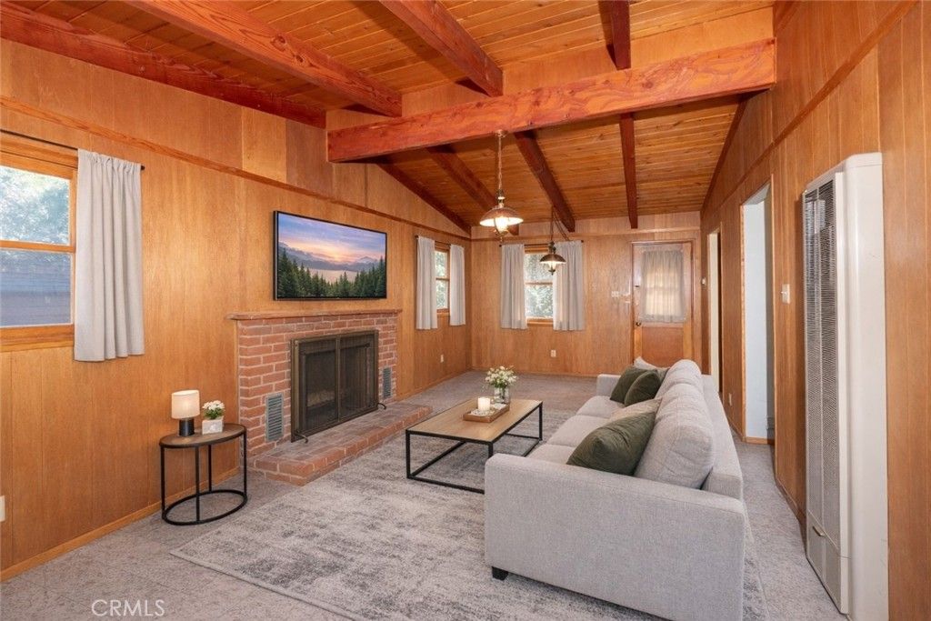 Image 8 of property listing at 23915 Wildwood, Crestline, CA 92325