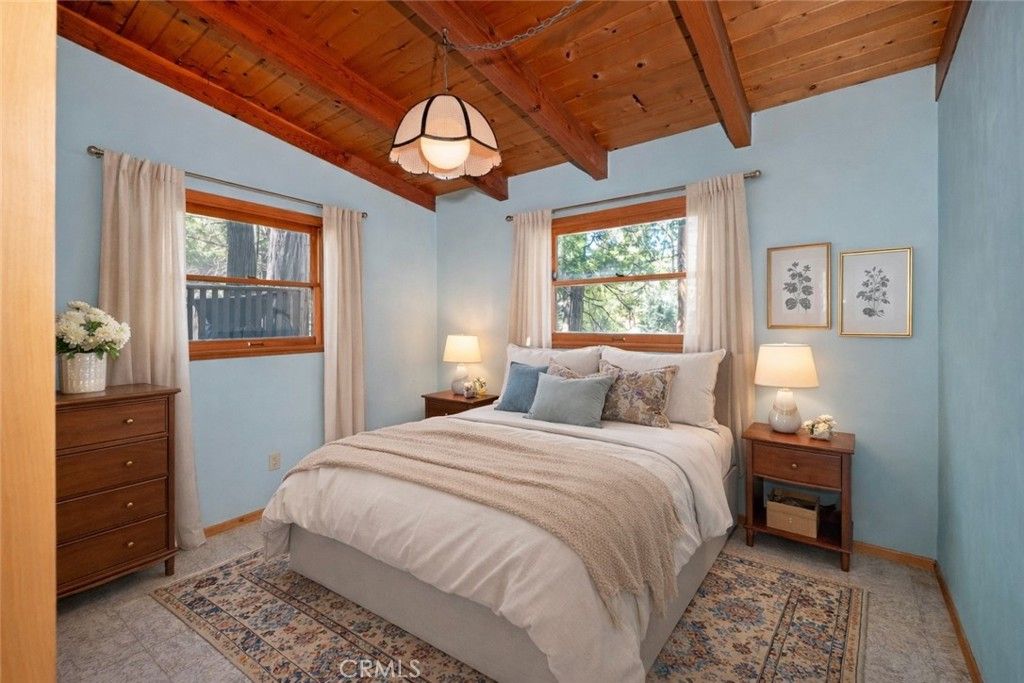 Image 9 of property listing at 23915 Wildwood, Crestline, CA 92325