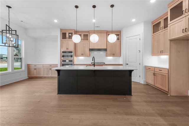 8801 W Comet Drive, Bentonville, AR 72713