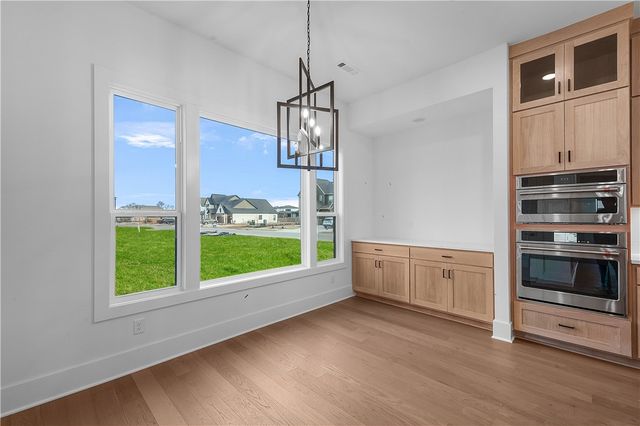 8801 W Comet Drive, Bentonville, AR 72713