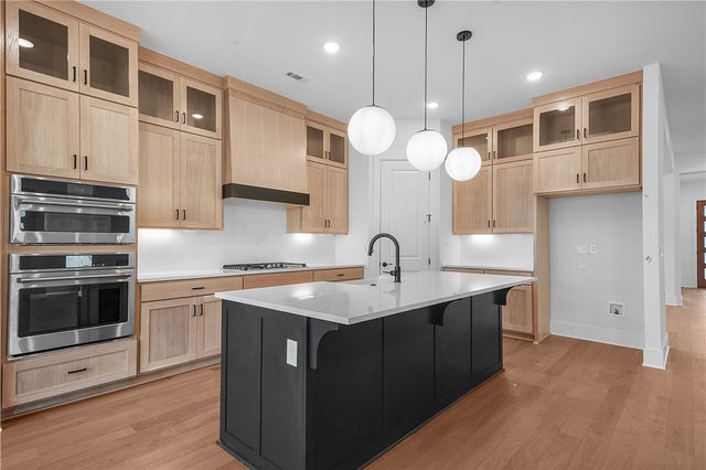 8801 W Comet Drive, Bentonville, AR 72713