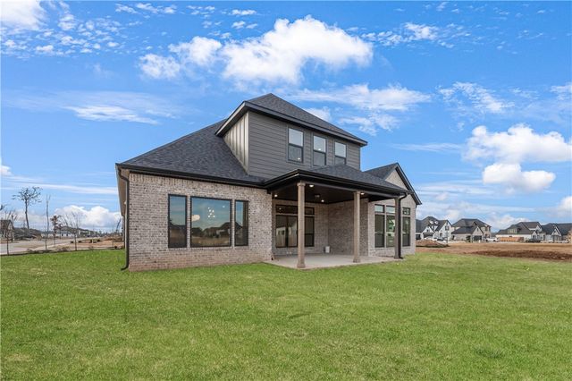 8801 W Comet Drive, Bentonville, AR 72713