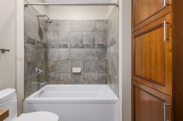 1812 West Avenue Ave 303, Austin, TX 78701