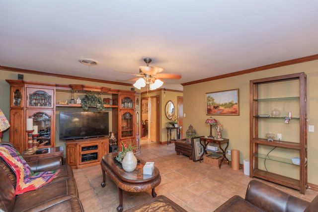 105 S Pratt Street, Claude, TX 79019