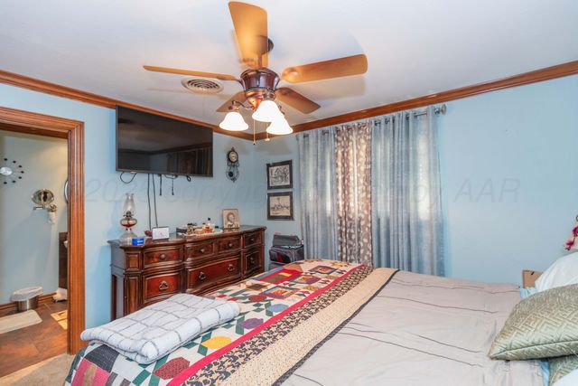 105 S Pratt Street, Claude, TX 79019