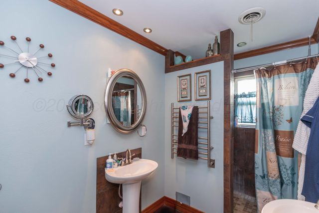 105 S Pratt Street, Claude, TX 79019