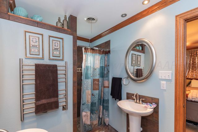 105 S Pratt Street, Claude, TX 79019