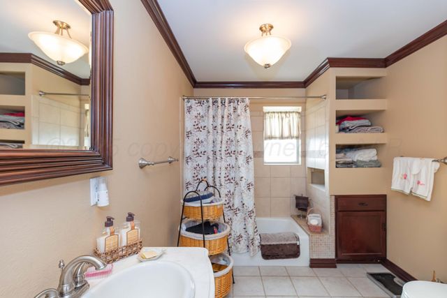 105 S Pratt Street, Claude, TX 79019